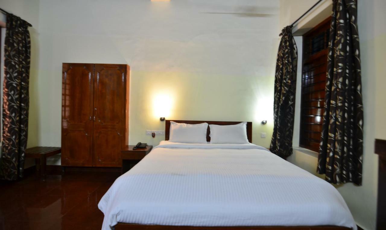The Royal Heritage Hotel And Ayurvedic Center Thiruvananthapuram Exterior photo